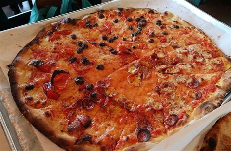 Pepe pizza - World Famous. Frank Pepe Pizzeria. Original New Haven style coal fired pizza, a Connecticut tradition since 1925. Our approach is simple: the best ingredients on the best dough, every time. 